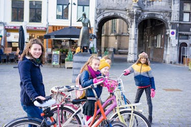 Tour autoguiado de questionário em família em Nijmegen de bicicleta com almoço
